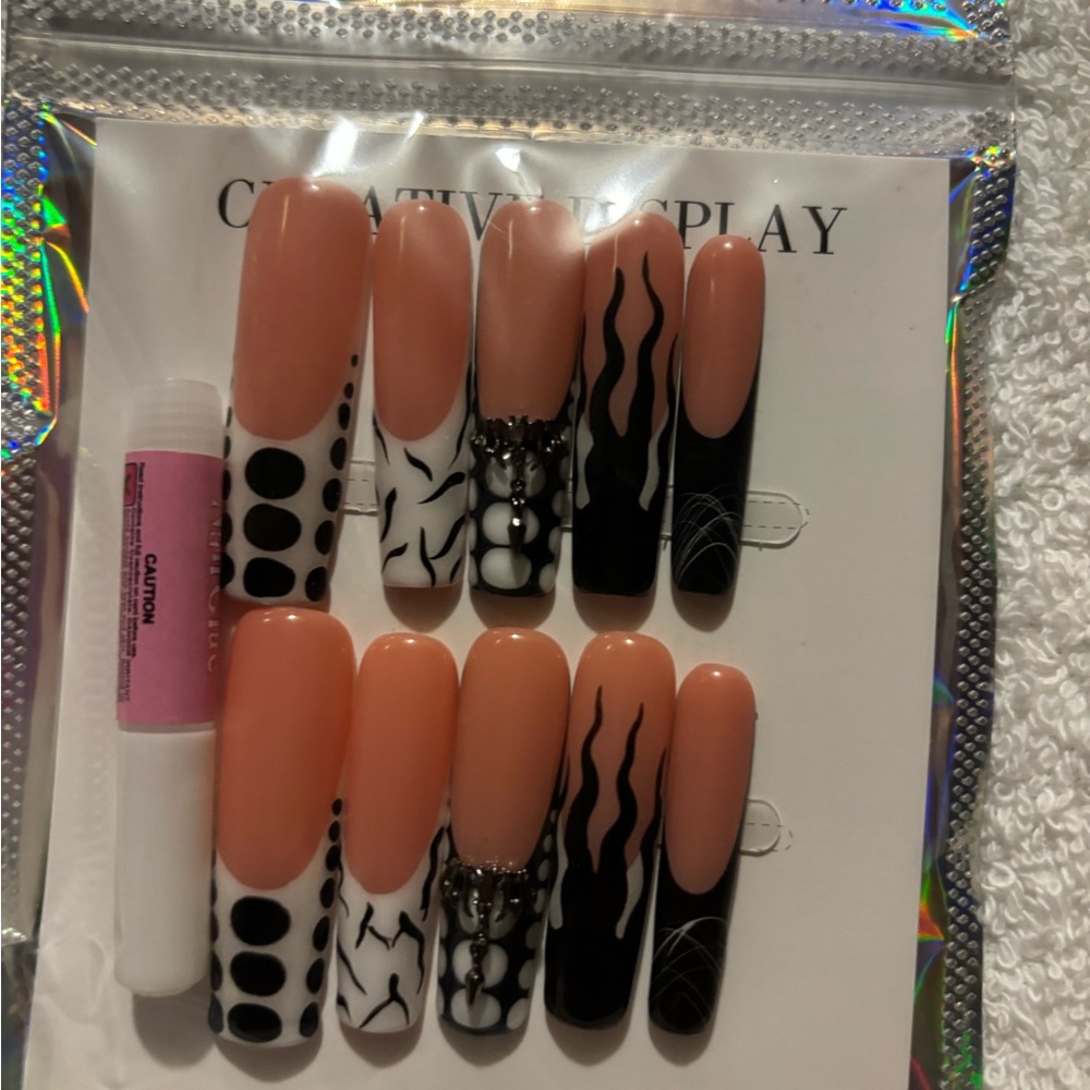 Black and Nude Press-On Nail Set
